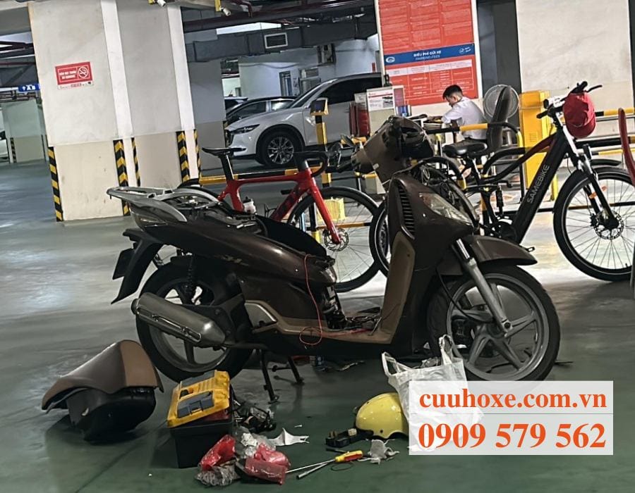 cứu hộ xe máy chết máy vì sặc xăng