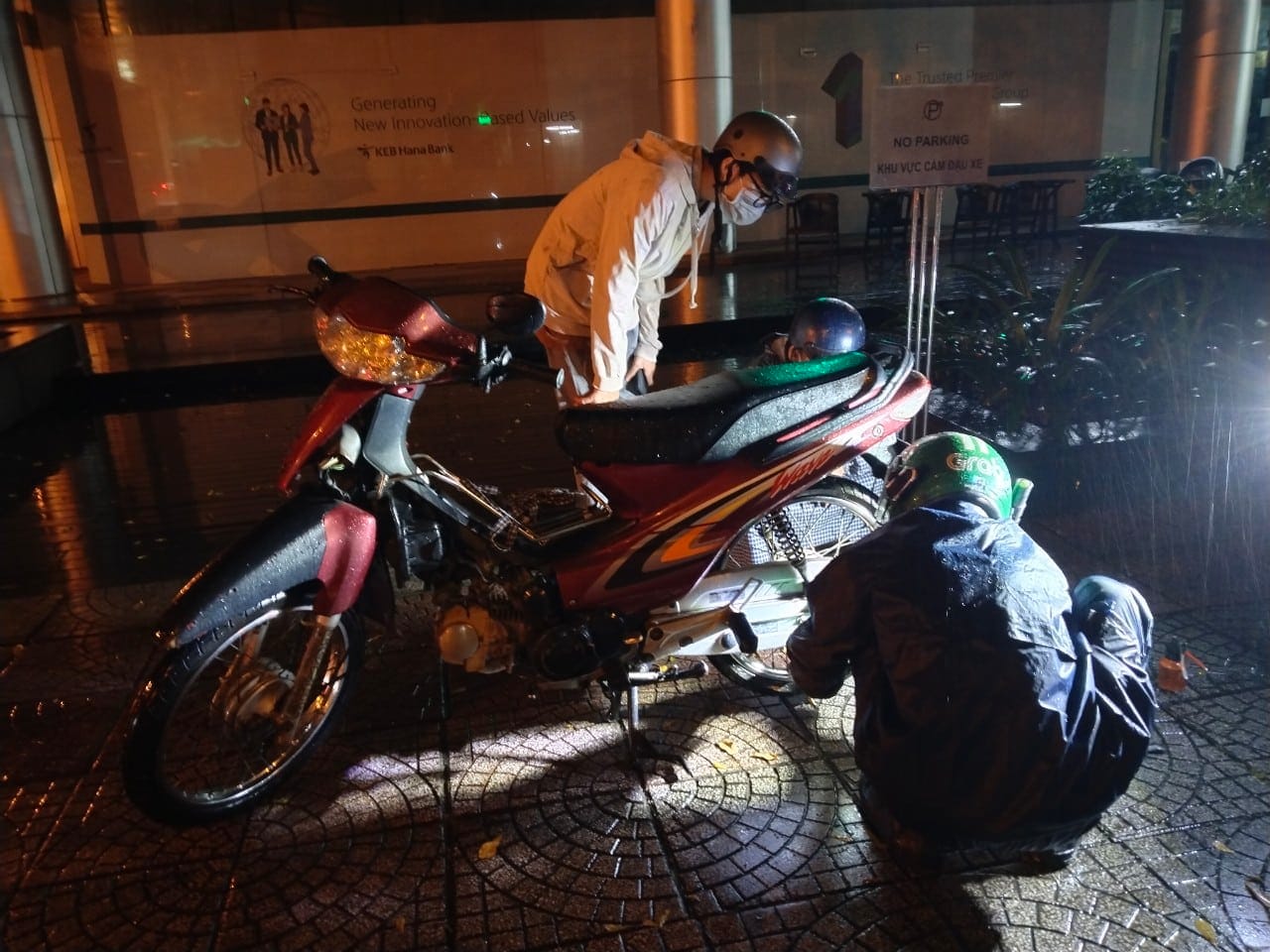 cứu hộ xe máy quận Cầu Giấy