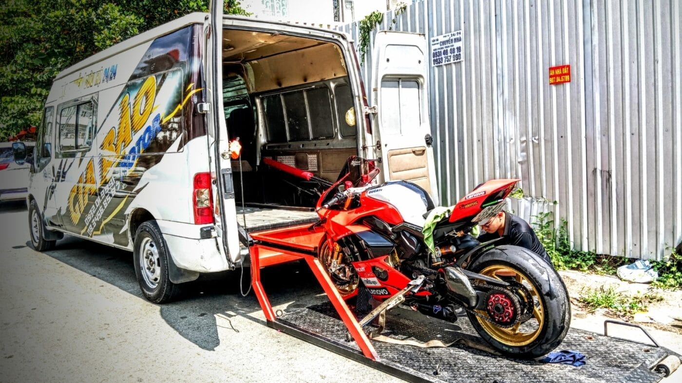 Cứu hộ xe không dụng cụ – Gọi là có cứu hộ xe máy không có công cụ