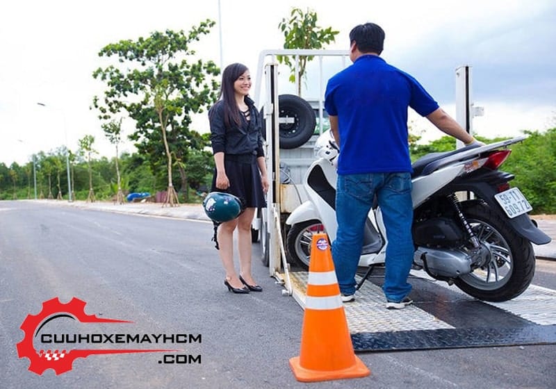 Cứu hộ xe cho khách du lịch – Tận tâm, tận nơi cuu ho xe may 2 min 1