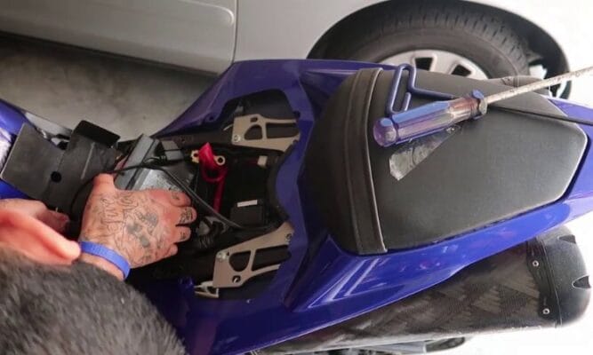 kich binh xe may 1 1