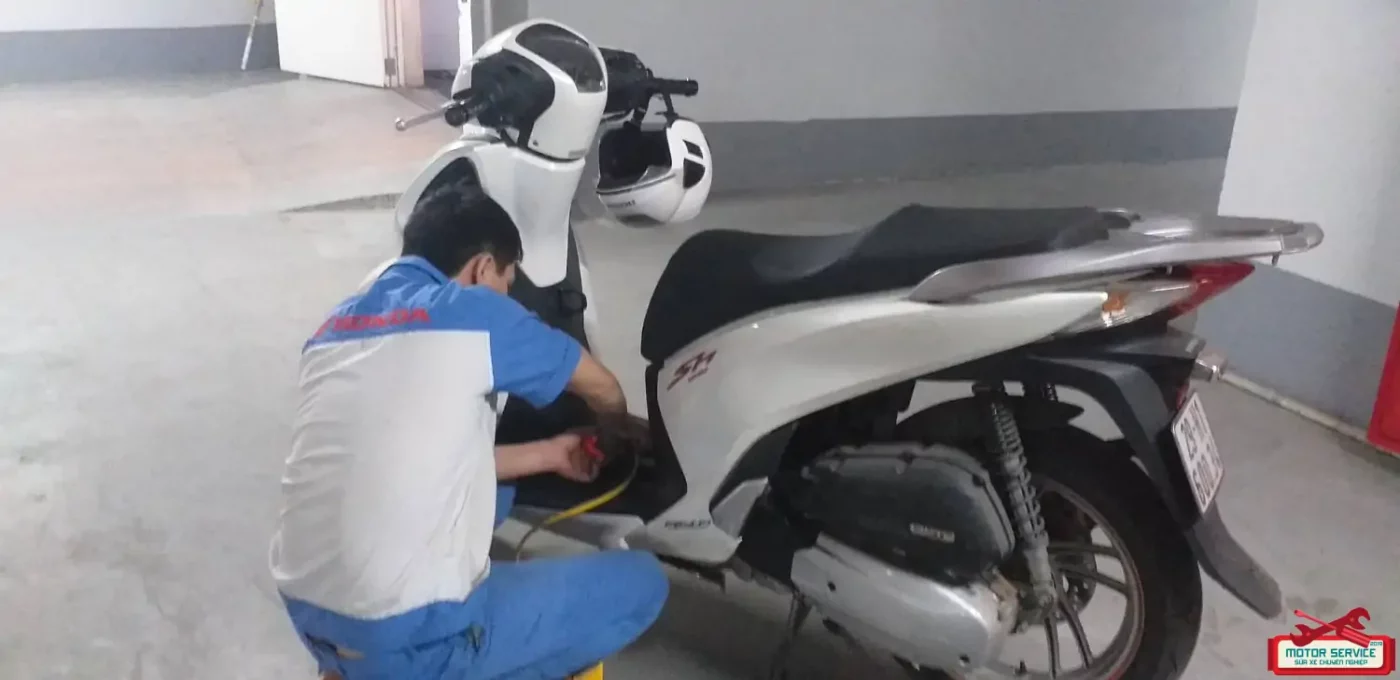 Cứu hộ xe tay ga cao cấp – Sửa tận nơi sua xe may quan ba dinh 2 1400x680 1