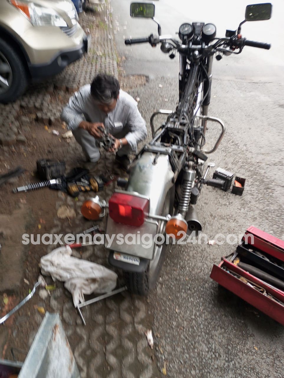 Cứu hộ xe máy trượt xích – Khắc phục tại chỗ cứu hộ xe máy bị trượt xích