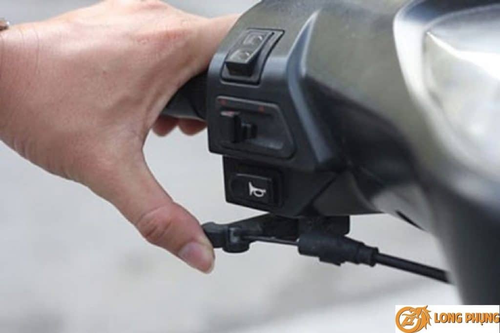 cứu hộ xe máy khó nổ vào sáng sớm