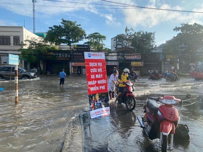 Cứu hộ xe máy ngập nước – Hút nước, sửa máy tận nơi cứu hộ xe máy ngập nước Hà Nội