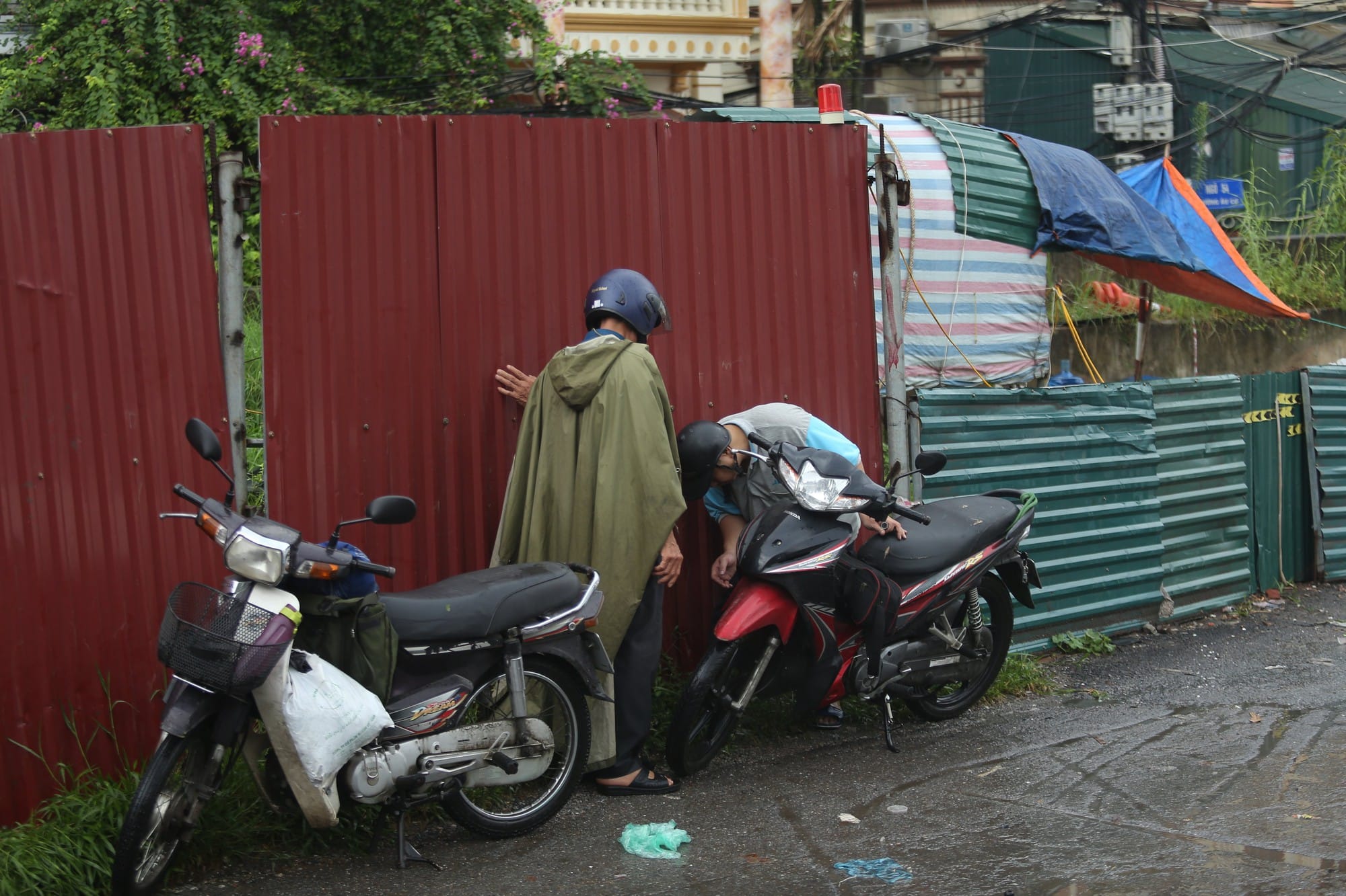 Cứu hộ xe máy Hà Nội giúp sửa xe chết máy giữa đường nhanh chóng